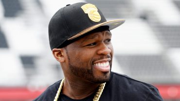 50 CENT GIVES $30K+ IN CASH TO QUEENS BURGER KING EMPLOYEES
